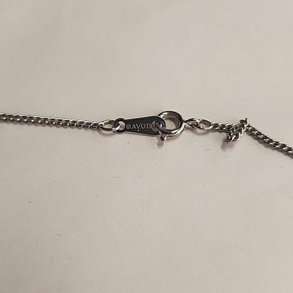 Avon "L" Initial Silver Tone Necklace - Picture 5 of 5